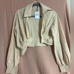 NWT HANES SHIRT - LONG SLEEVE ASYMMETRIC HEM DRAPE SHIRT IN CREAM